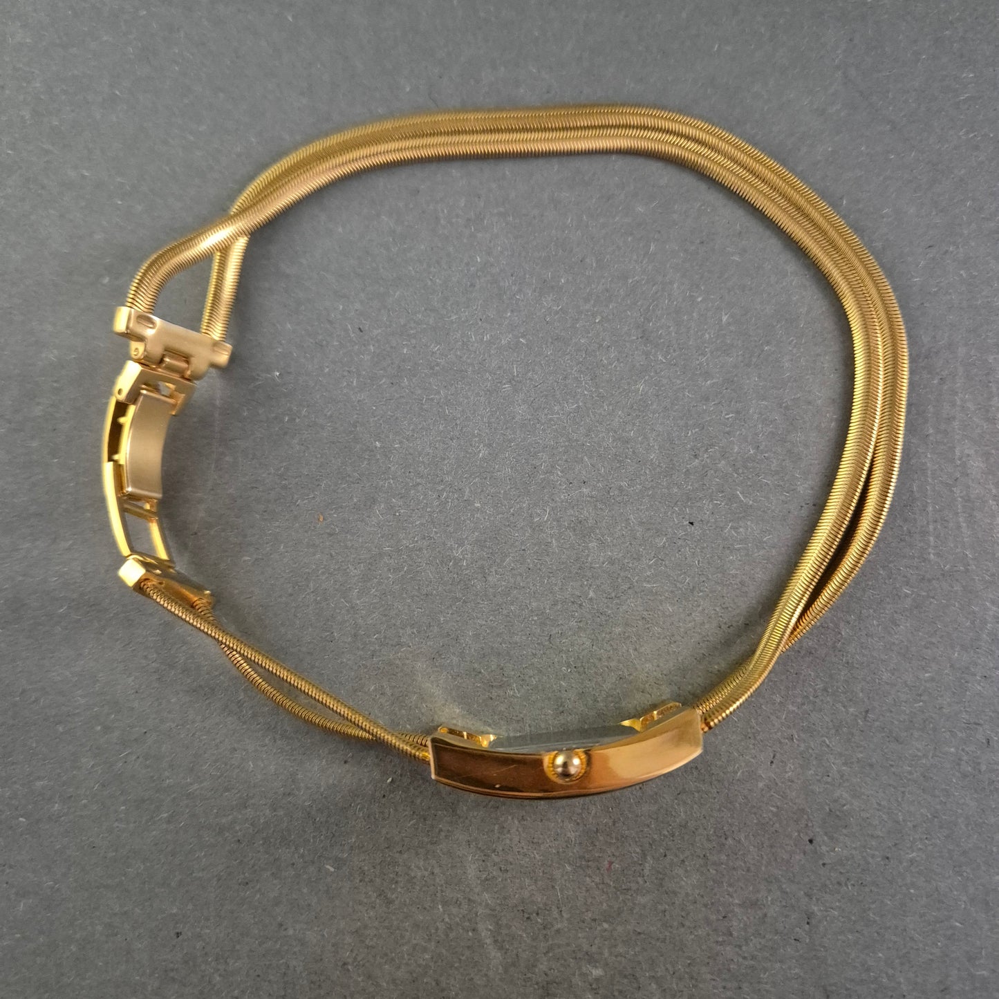 Elegante Damenarmband Uhr in Gold – Schlankes Design mit Quarzwerk