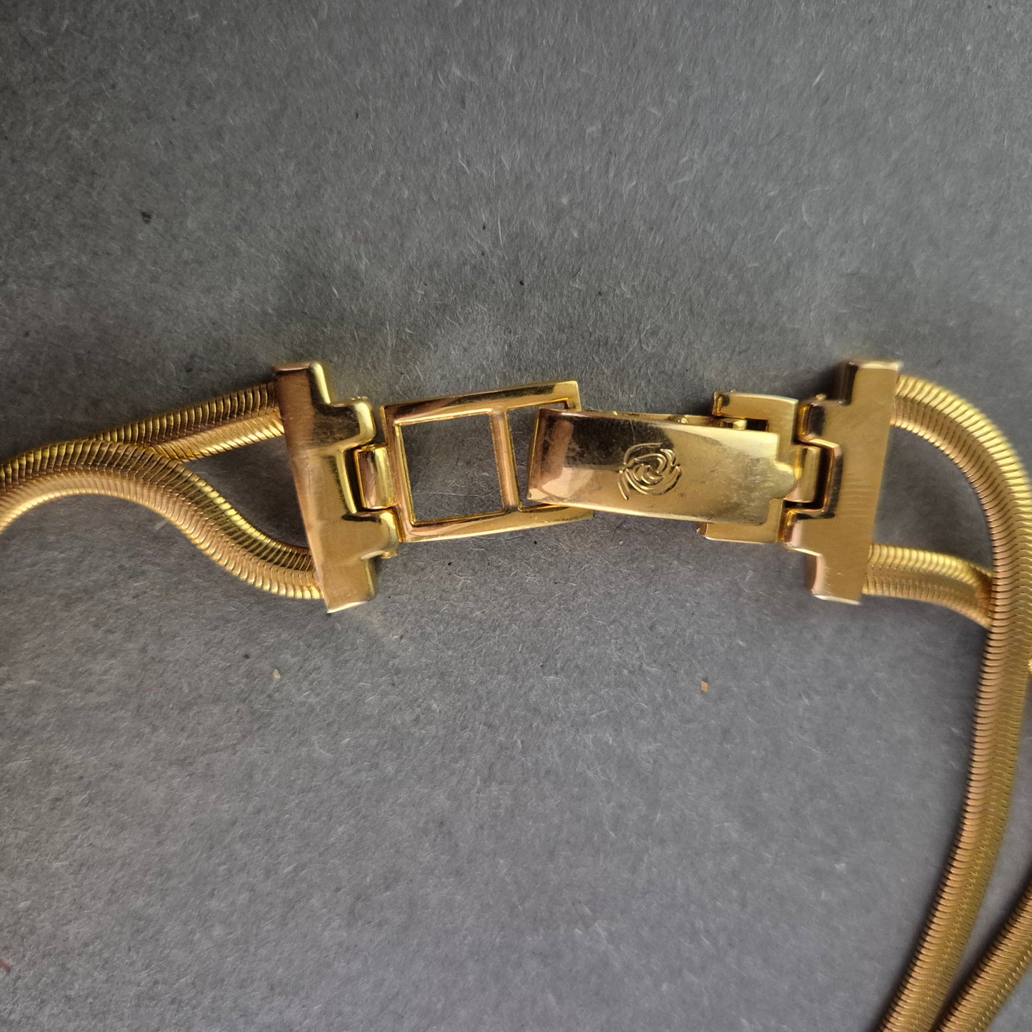 Elegante Damenarmband Uhr in Gold – Schlankes Design mit Quarzwerk