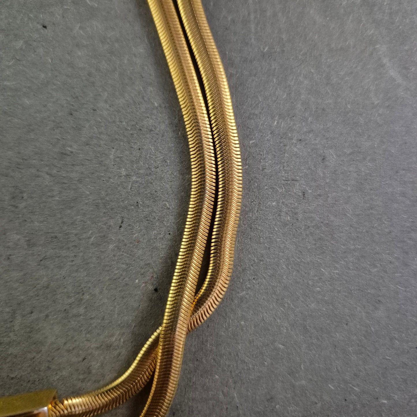 Elegante Damenarmband Uhr in Gold – Schlankes Design mit Quarzwerk