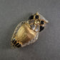 Glitzernde Eulenbrosche im Vintage-Stil – Goldfarbene Emaille & Strass