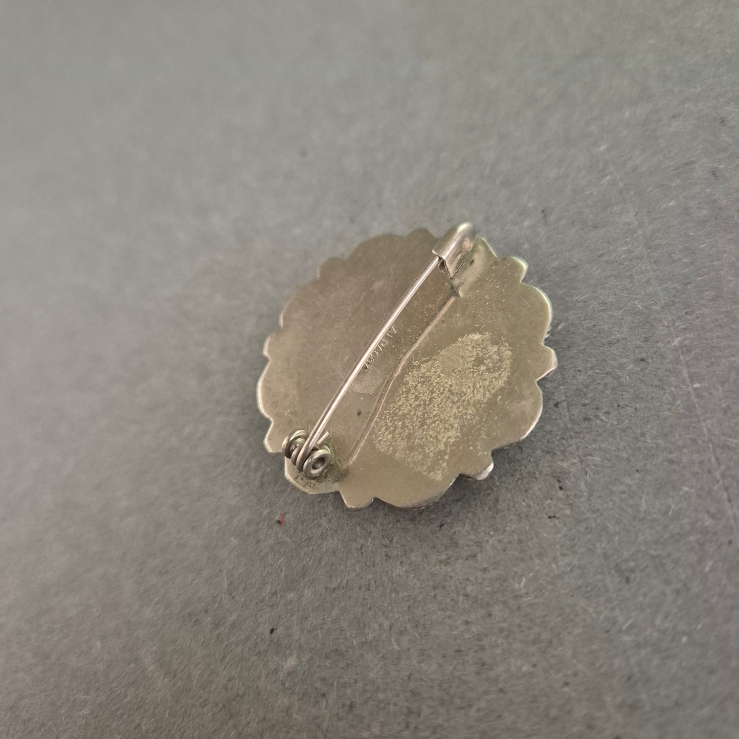 Antike italienische Micro-Mosaik-Brosche – Florales Kunsthandwerk aus Silber