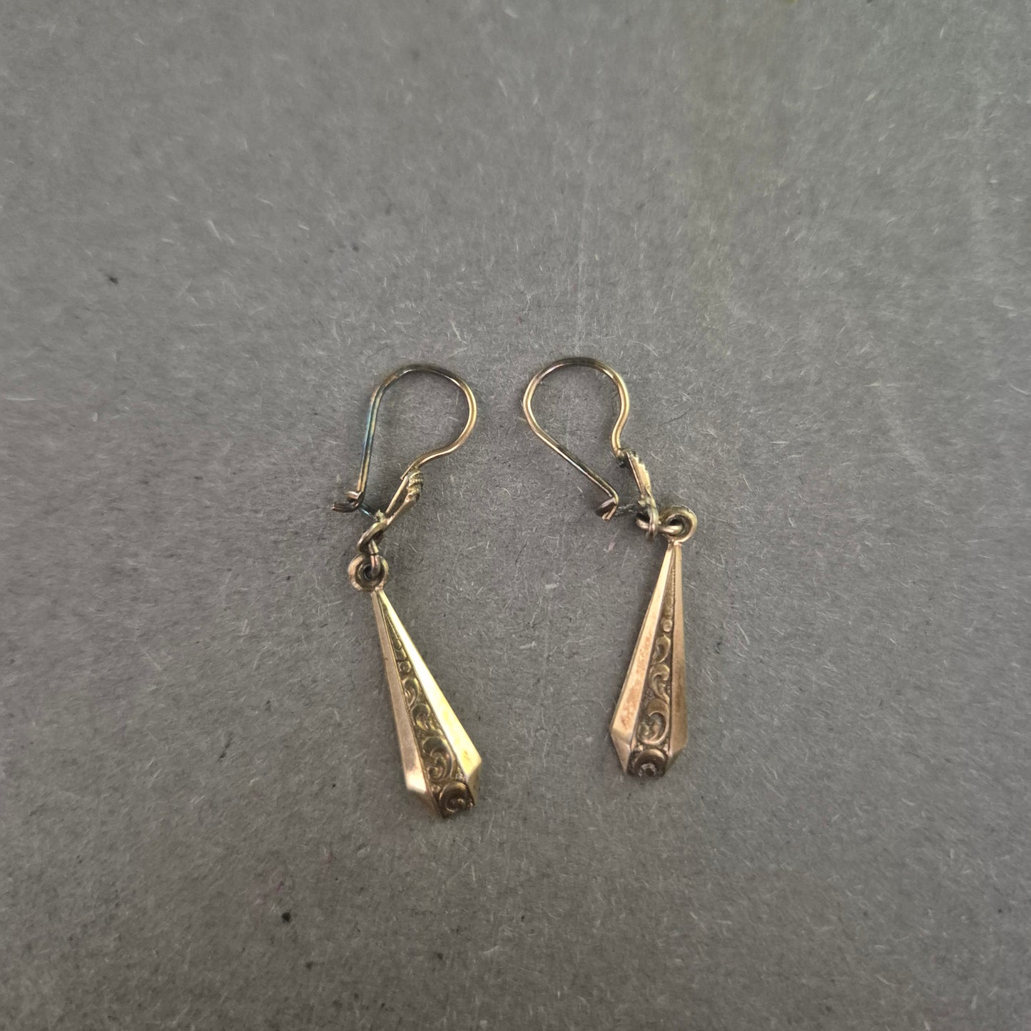 Elegante Vintage-Silberohrhänger – Zeitlose Tropfenform mit Gravur