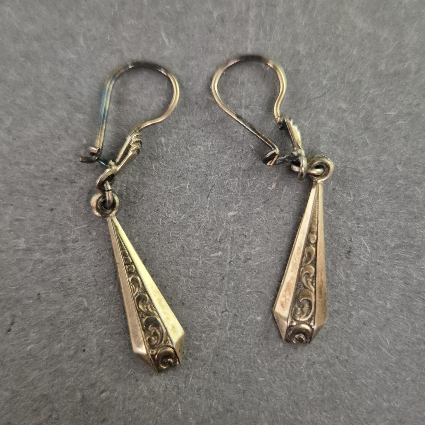 Elegante Vintage-Silberohrhänger – Zeitlose Tropfenform mit Gravur