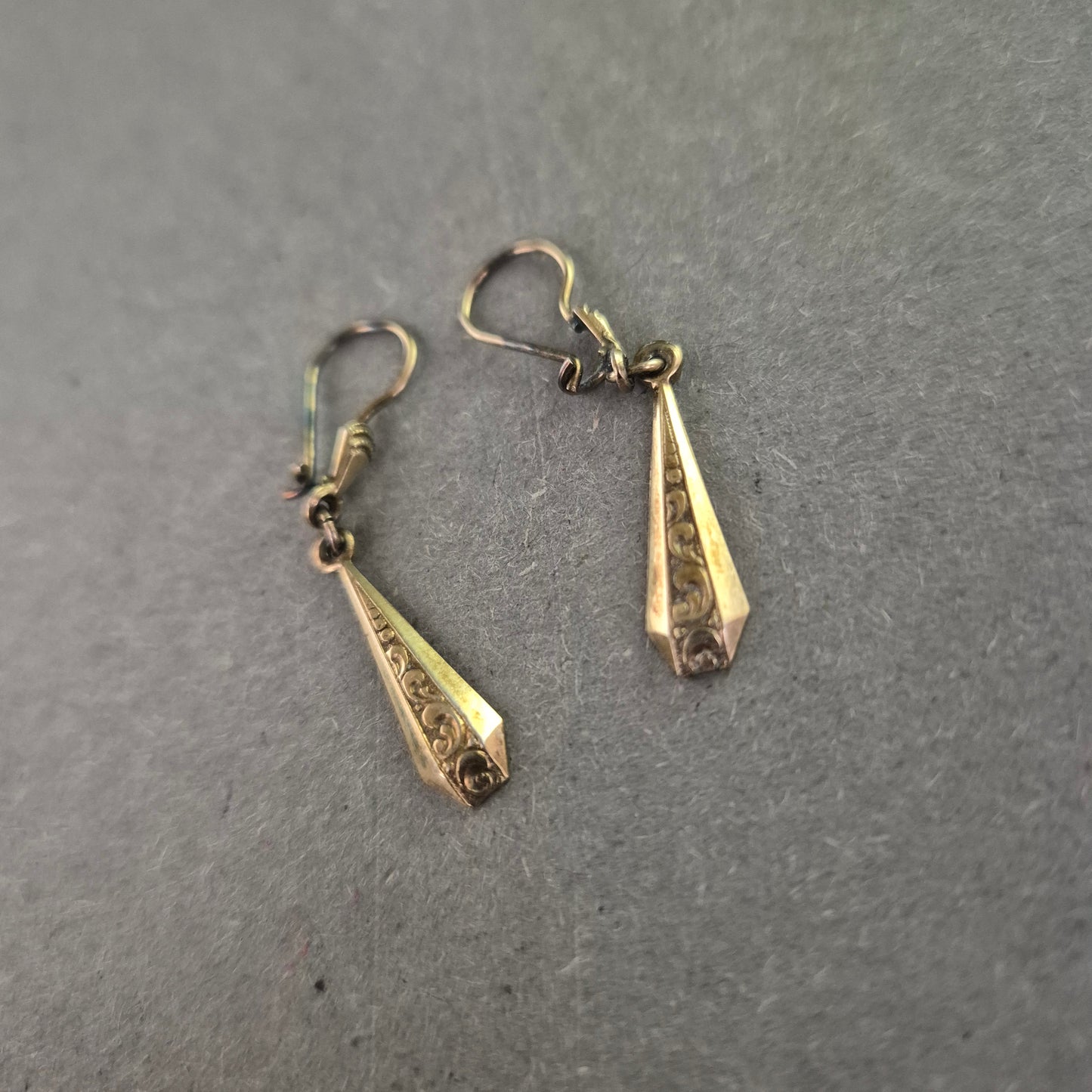 Elegante Vintage-Silberohrhänger – Zeitlose Tropfenform mit Gravur