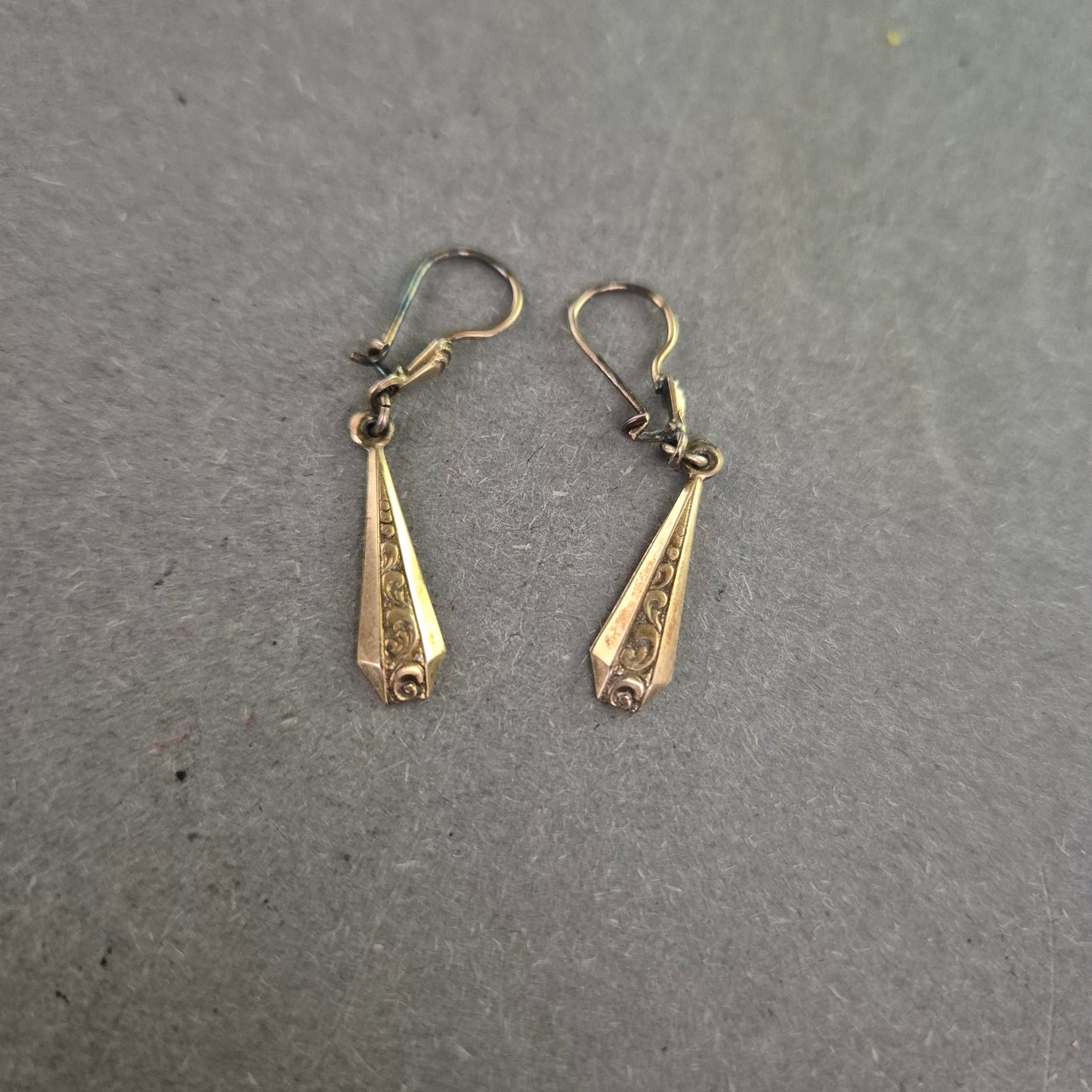 Elegante Vintage-Silberohrhänger – Zeitlose Tropfenform mit Gravur