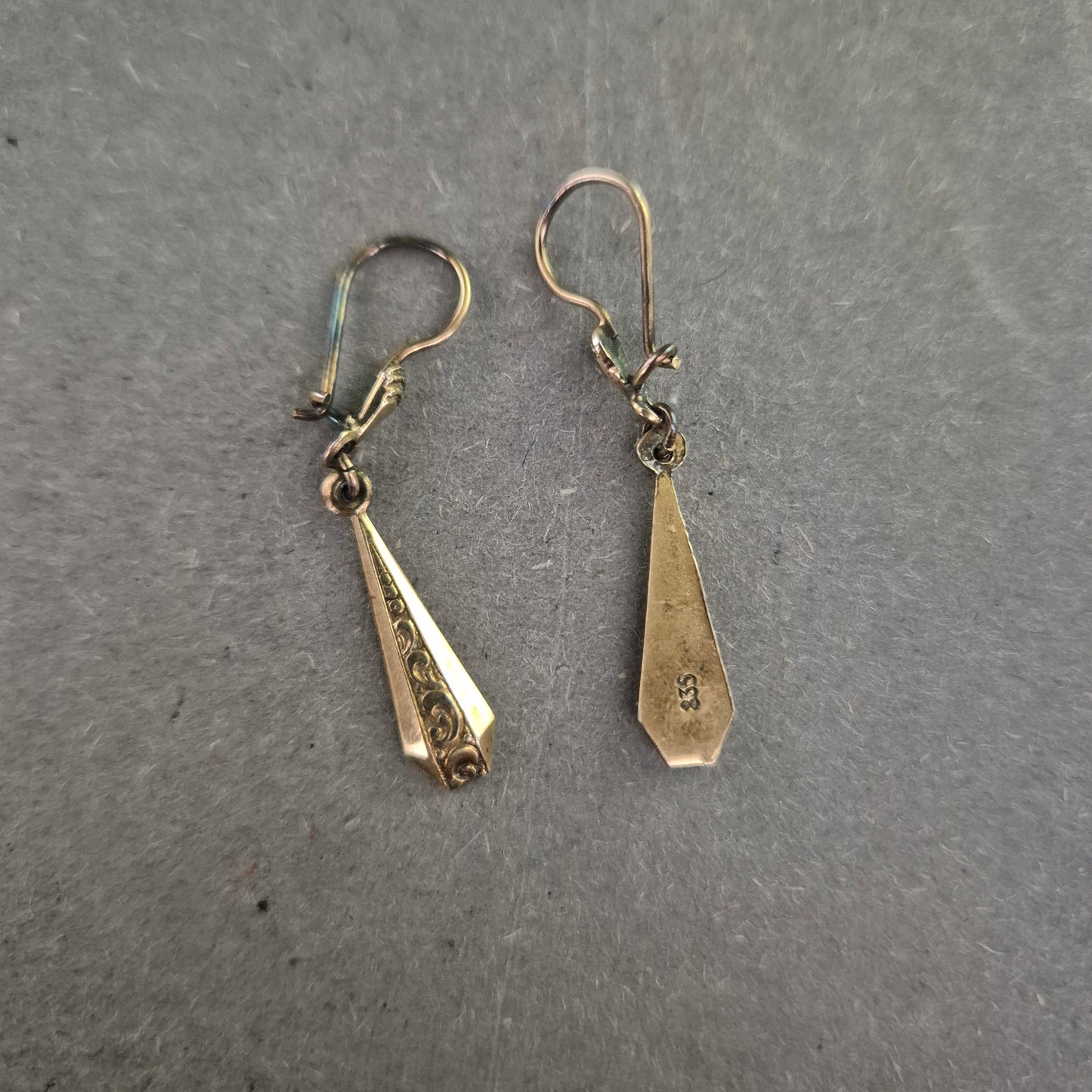 Elegante Vintage-Silberohrhänger – Zeitlose Tropfenform mit Gravur