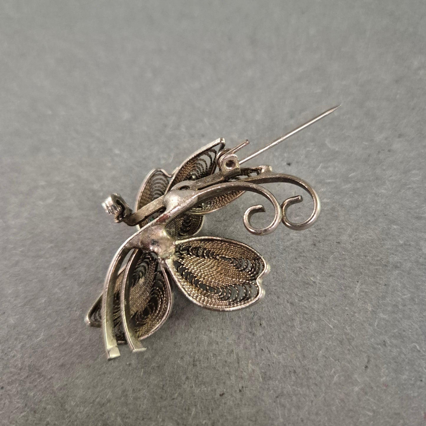 Filigrane Vintage-Silberbrosche – Blumenmotiv in feiner Drahtarbeit