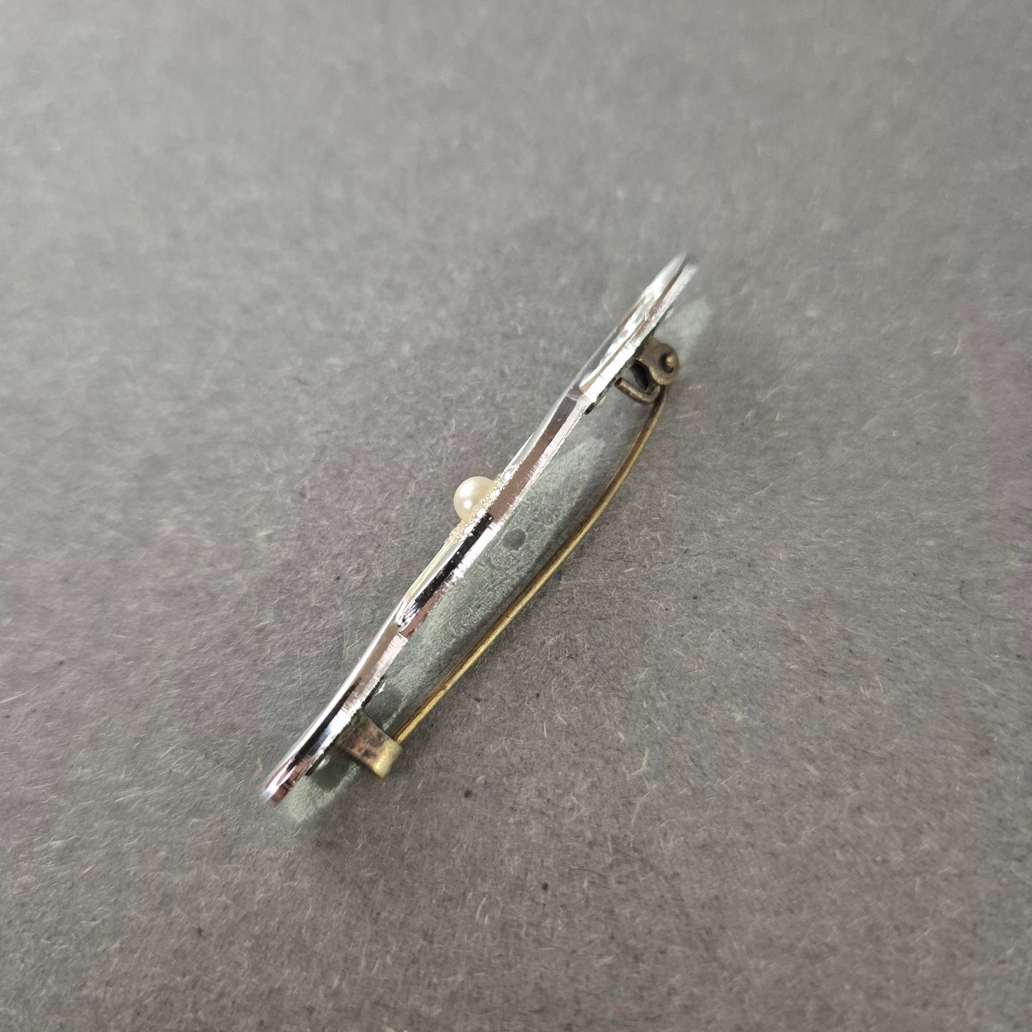 Elegante Silberbrosche mit Perle – Zeitloses Design im Art-Déco-Stil