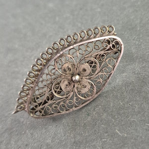 Filigrane Vintage-Silberbrosche – Blumenmotiv im Tropfendesign