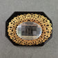 Vintage-Brosche mit Facettstein – Schwarz-Goldenes Design im Barockstil