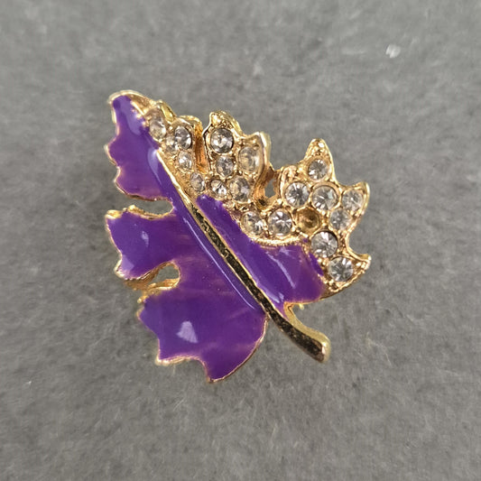 Herbstliche Vintage-Brosche – Blattdesign mit Strass und Emaille