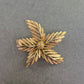 Florale Vintage-Brosche – Vergoldet mit filigranen Blütenblättern