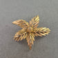 Florale Vintage-Brosche – Vergoldet mit filigranen Blütenblättern
