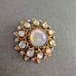 Opalähnliche Vintage-Brosche – Antikgold mit Glascabochons