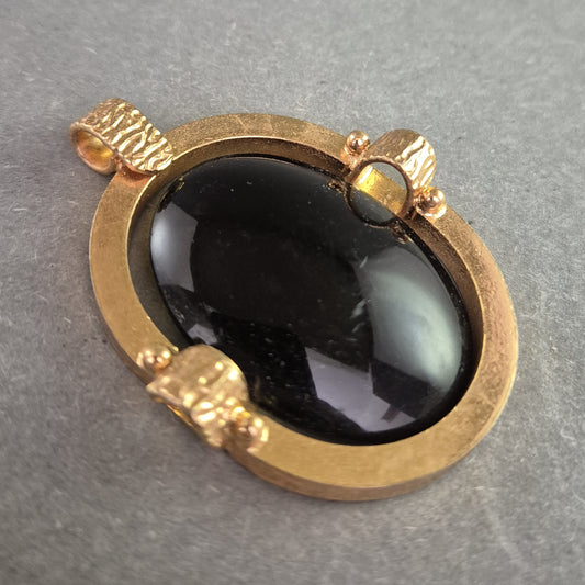 Großer Vintage-Anhänger mit schwarzem Cabochon und Goldrahmen