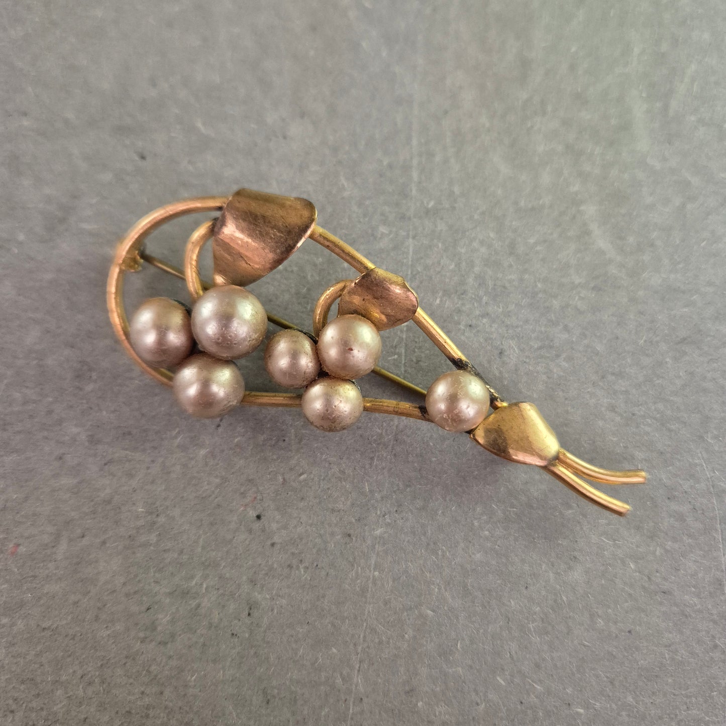 Vintage Brosche im floralen Design – Goldton mit Perlenbesatz