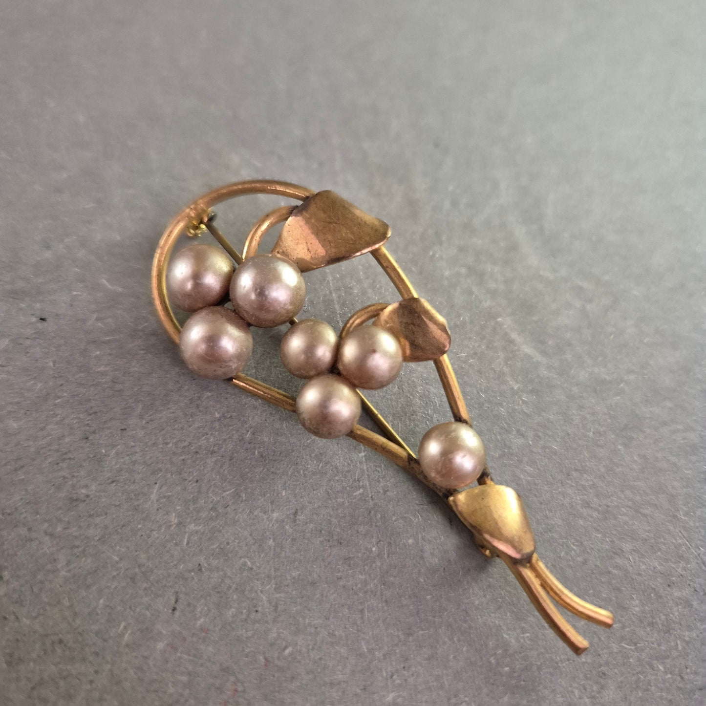 Vintage Brosche im floralen Design – Goldton mit Perlenbesatz