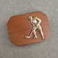 Vintage Hockey-Brosche aus Holz – Sportliches Retro-Accessoire