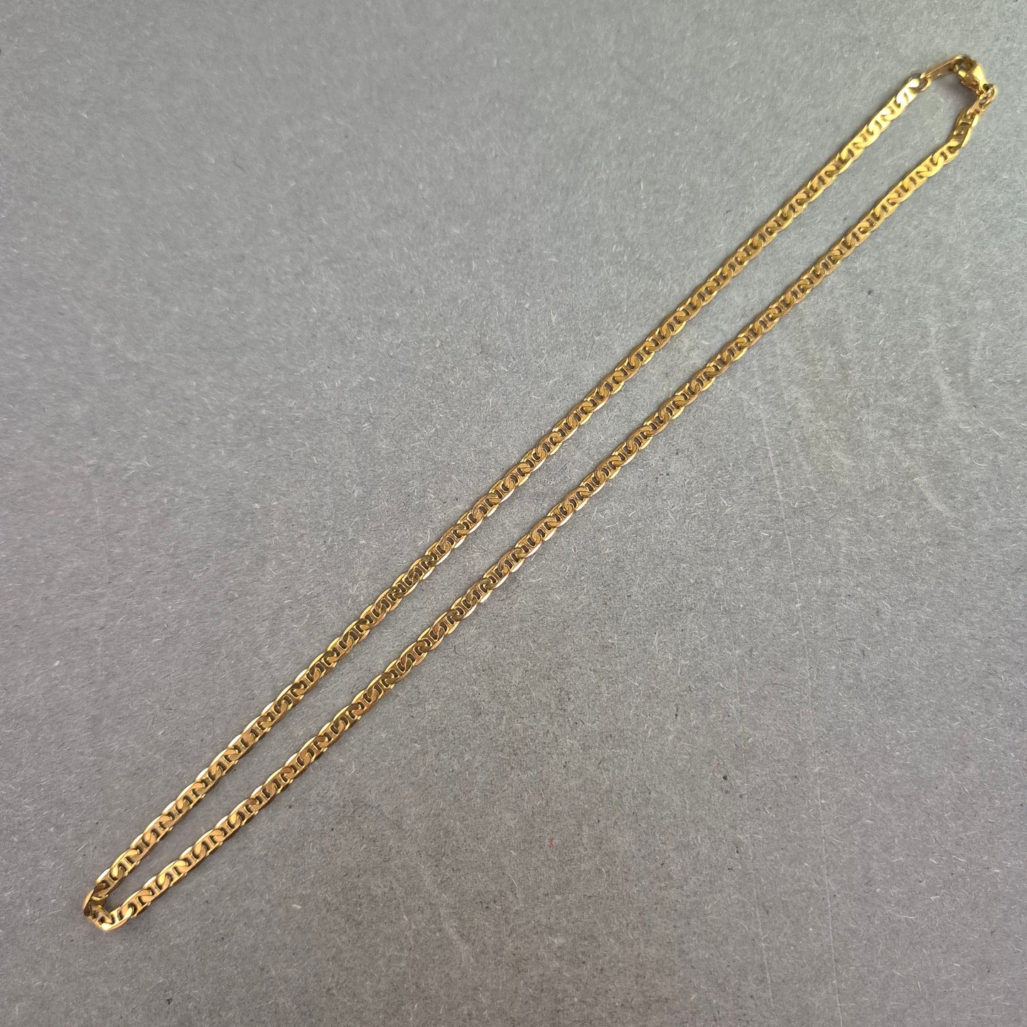 Filigrane goldfarbene Vintage-Kette – Klassischer Look für jeden Tag