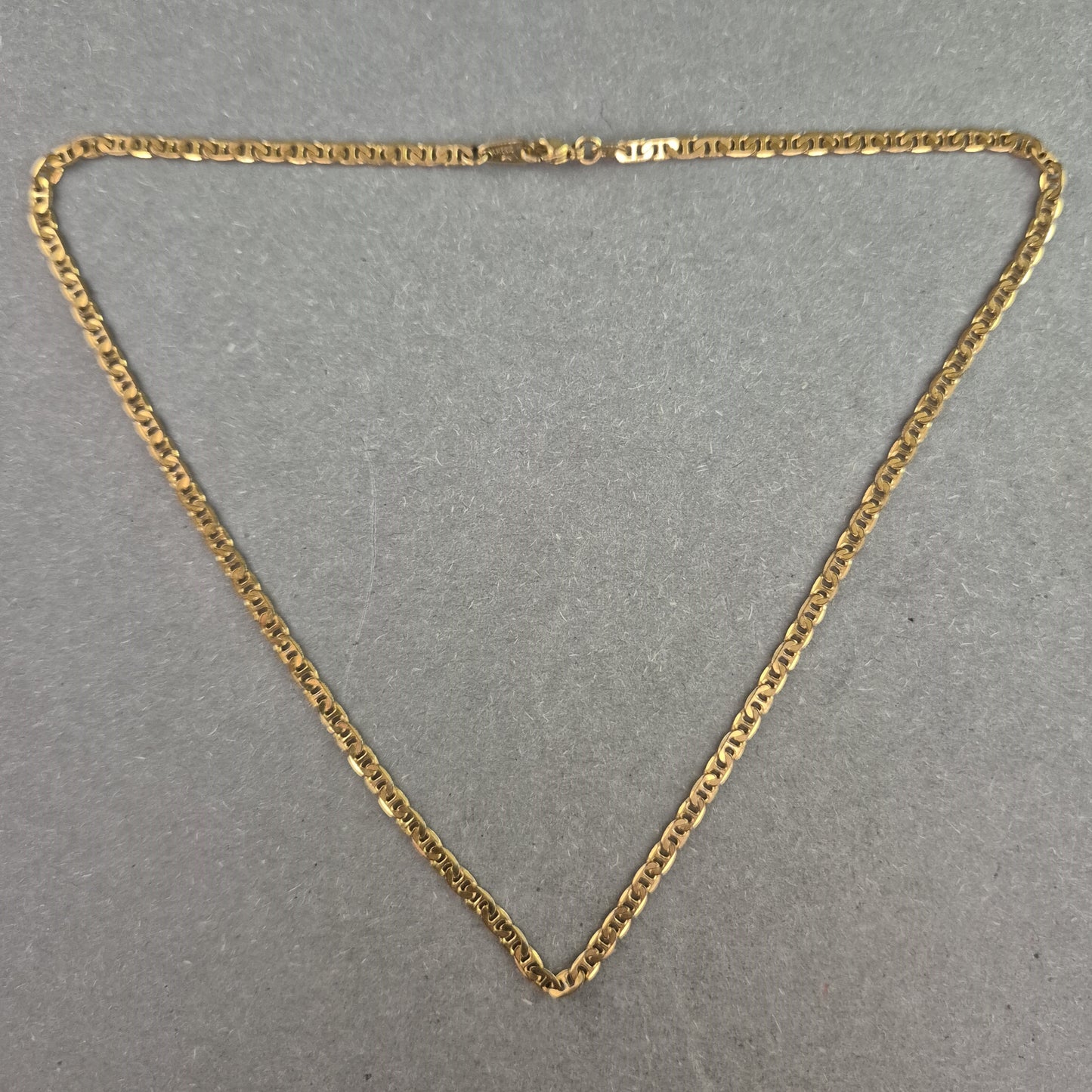 Filigrane goldfarbene Vintage-Kette – Klassischer Look für jeden Tag