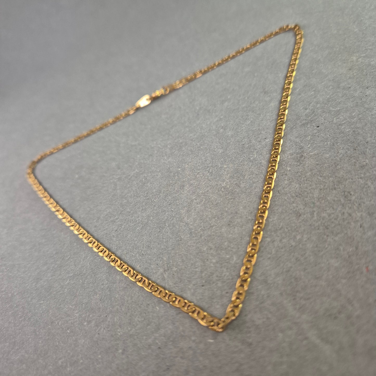 Filigrane goldfarbene Vintage-Kette – Klassischer Look für jeden Tag