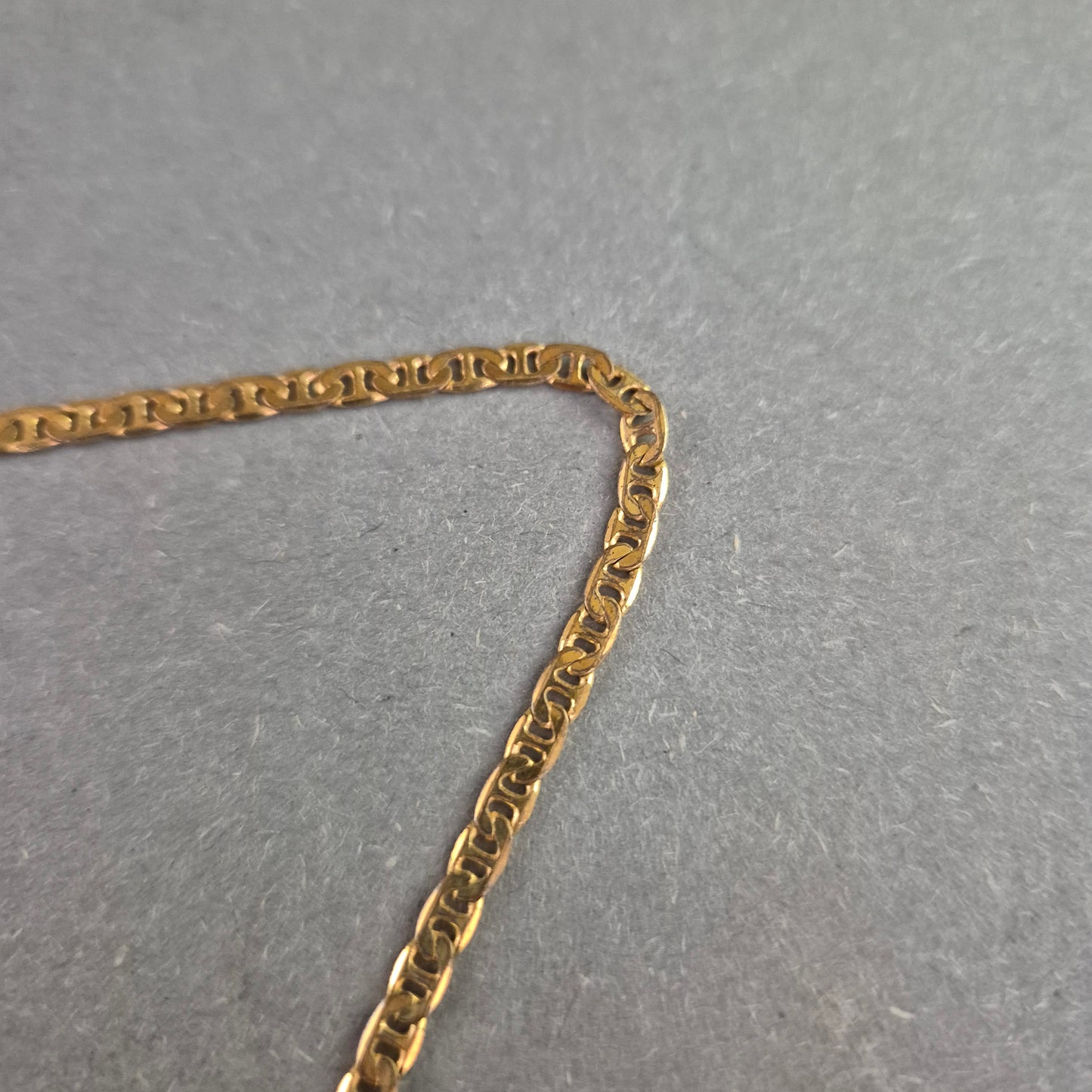 Filigrane goldfarbene Vintage-Kette – Klassischer Look für jeden Tag