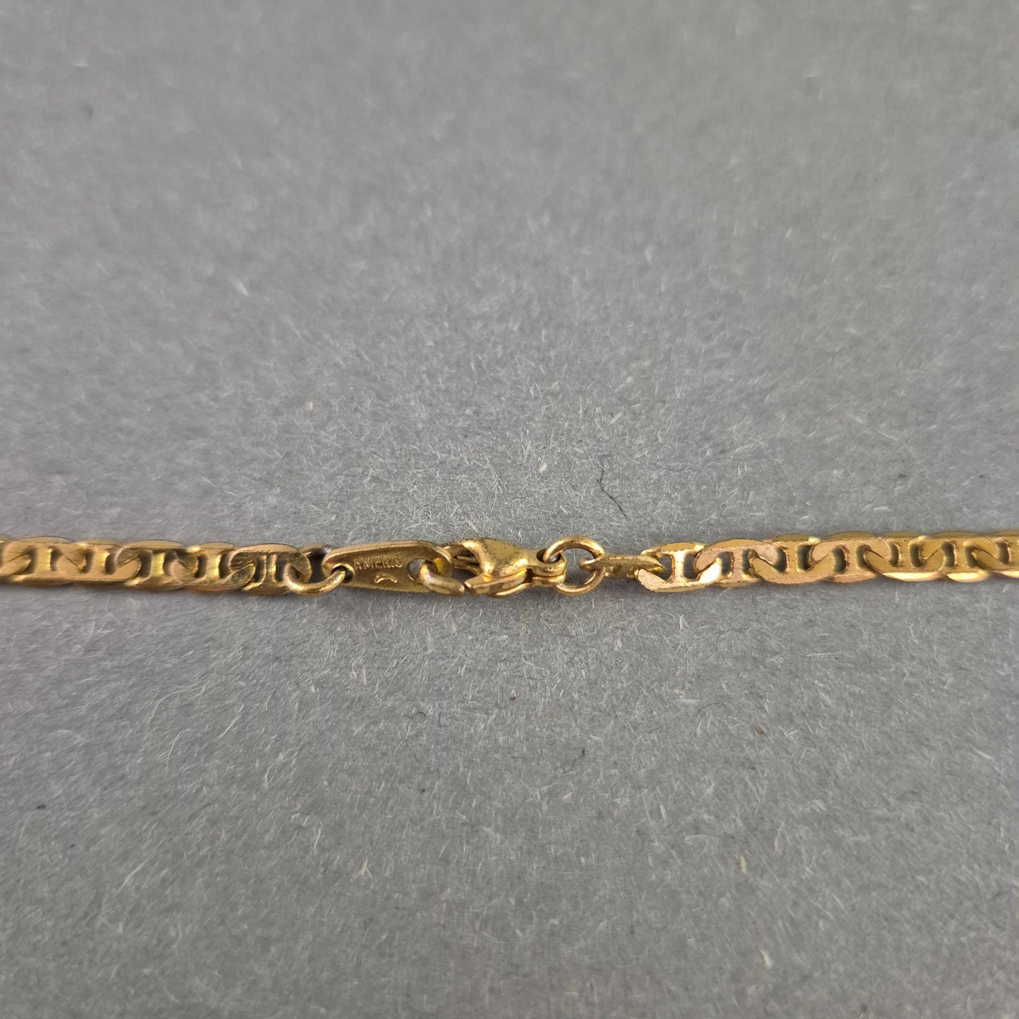 Filigrane goldfarbene Vintage-Kette – Klassischer Look für jeden Tag