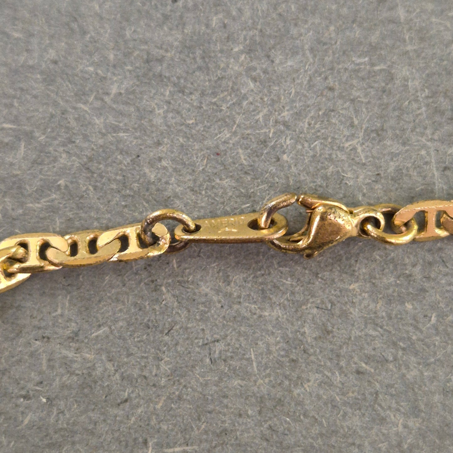 Filigrane goldfarbene Vintage-Kette – Klassischer Look für jeden Tag