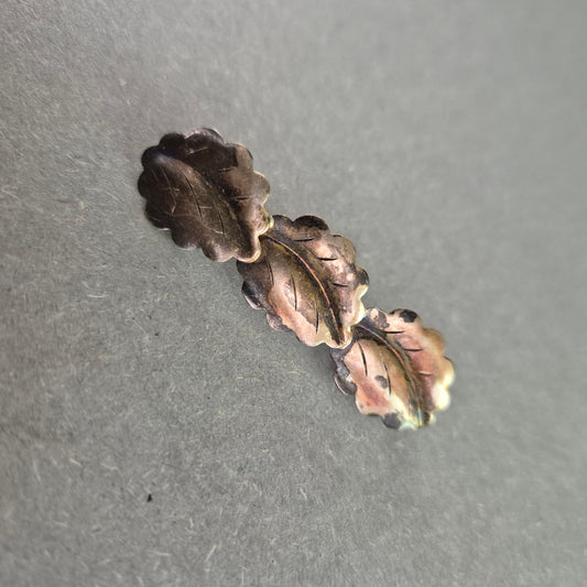 Vintage-Brosche mit Blattmotiv – Dunkel patiniert im Naturstil