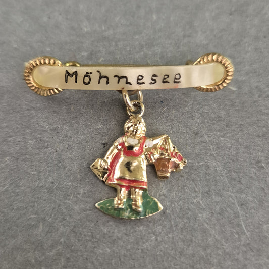 Vintage Möhnesee-Anstecknadel – Souvenir mit Trachtenfigur