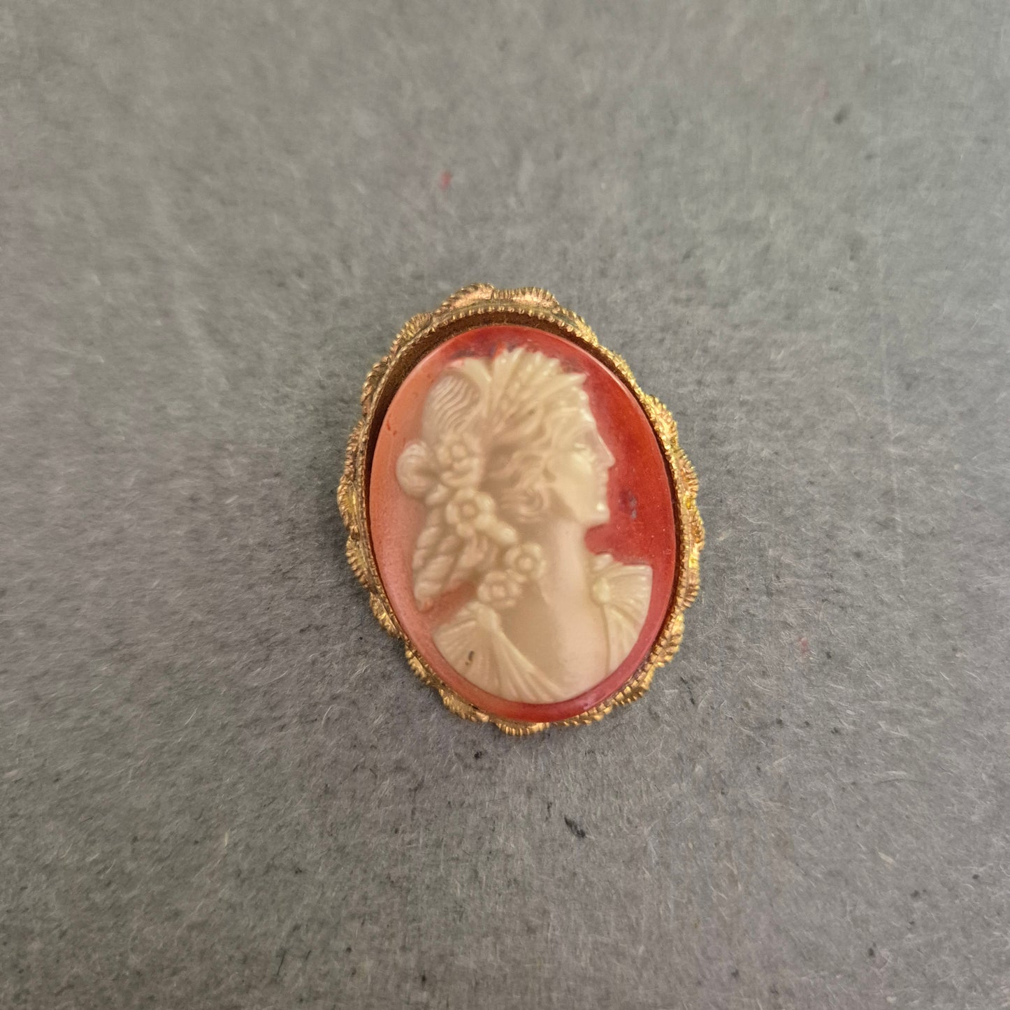 Klassische Vintage-Cameo Brosche – Damenprofil im Antikstil