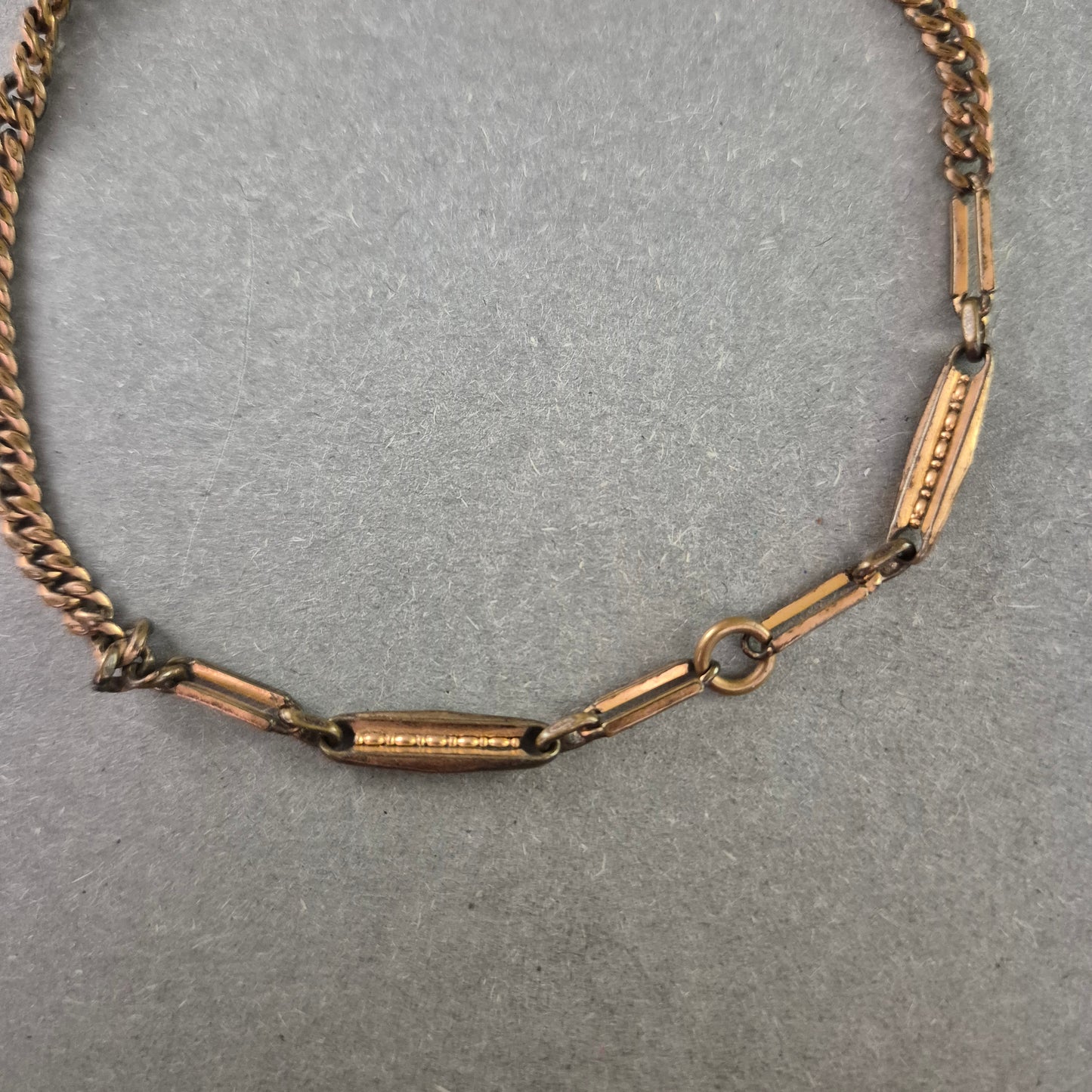 Antikes Armband aus Messing – Filigrane Glieder mit Federringverschluss