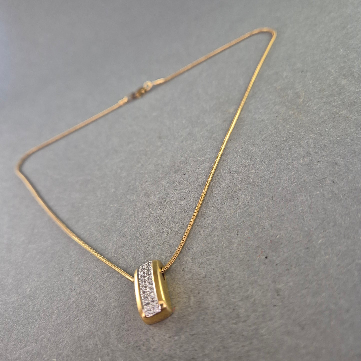 Elegante Vintage-Kette mit Zirkonia-Anhänger – Goldoptik & Glanz