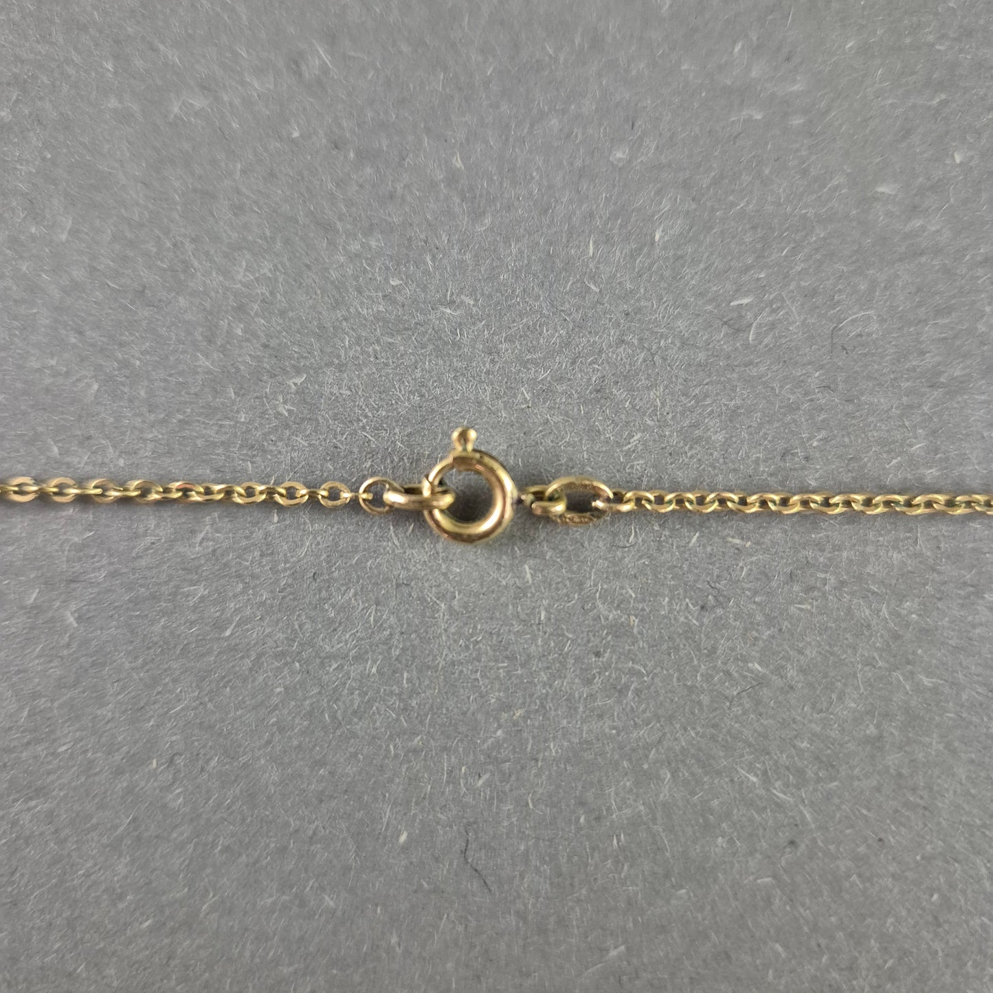 Zarte Vintage-Kette mit Blätteranhänger & Perlen – Florales Design in Gold