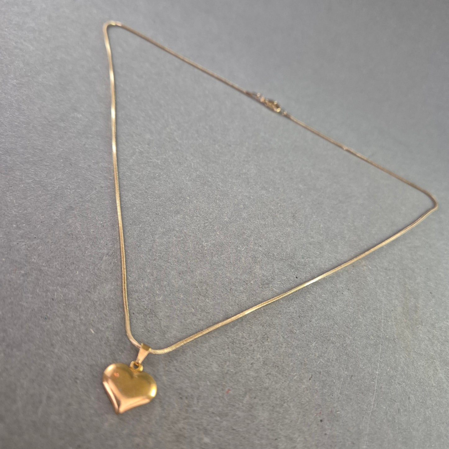 Zarte Vintage-Halskette mit Herzanhänger – Goldfarbene Romantik