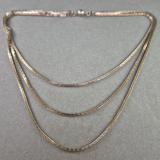 Dreireihige Vintage-Halskette – Eleganz im Schichten-Look