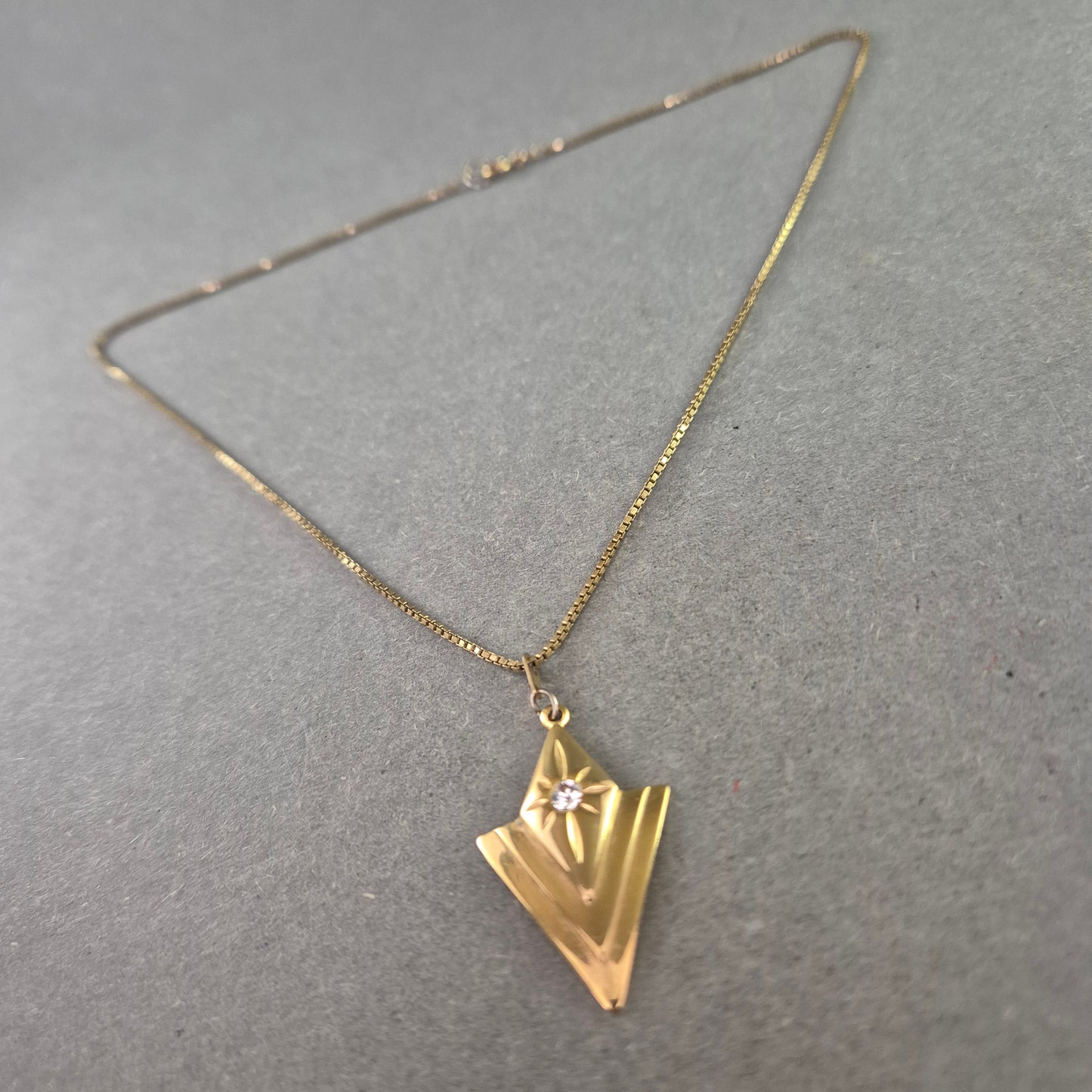 Elegante Vintage-Halskette mit Anhänger – Geometrisches Design mit Glanz