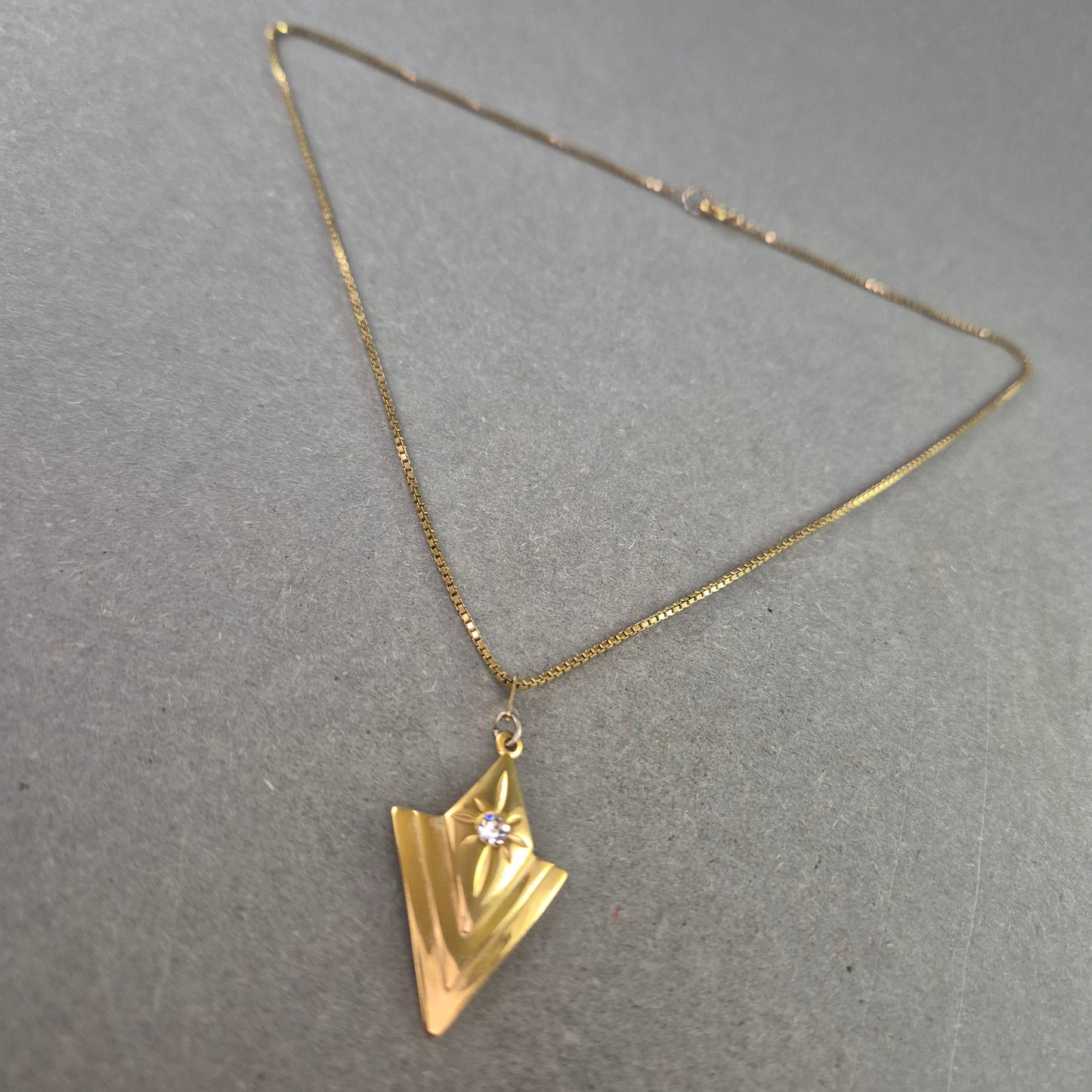 Elegante Vintage-Halskette mit Anhänger – Geometrisches Design mit Glanz