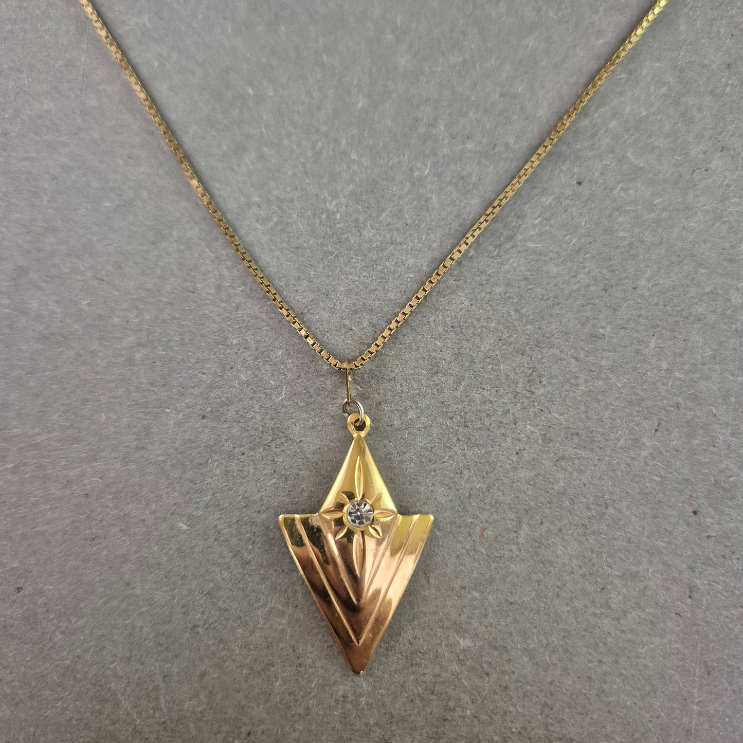 Elegante Vintage-Halskette mit Anhänger – Geometrisches Design mit Glanz