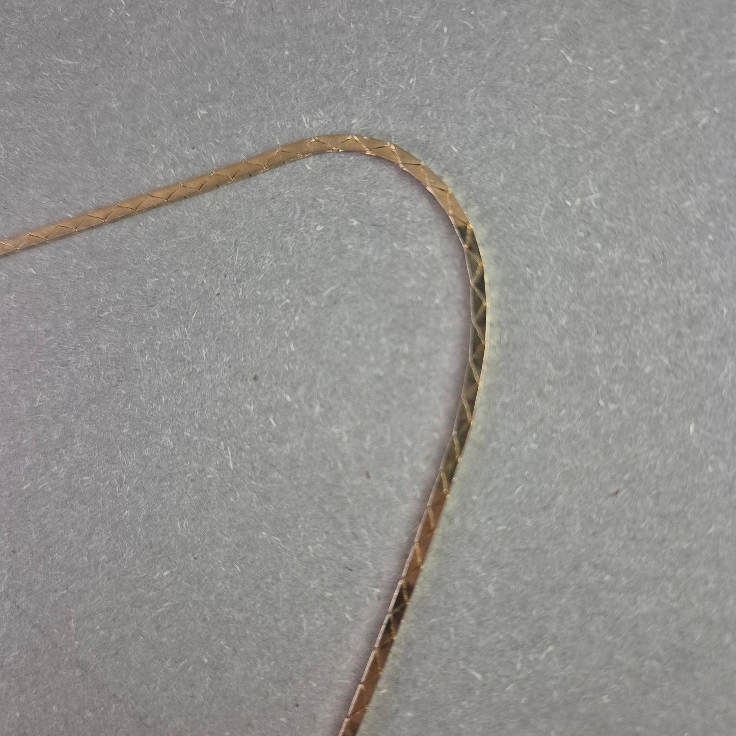 Flachpanzerkette im Vintage-Look – Schlichte Eleganz in Goldoptik