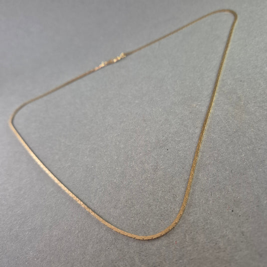 Feine Damenkette aus Gold – Elegante Schlangenkette im klassischen Stil