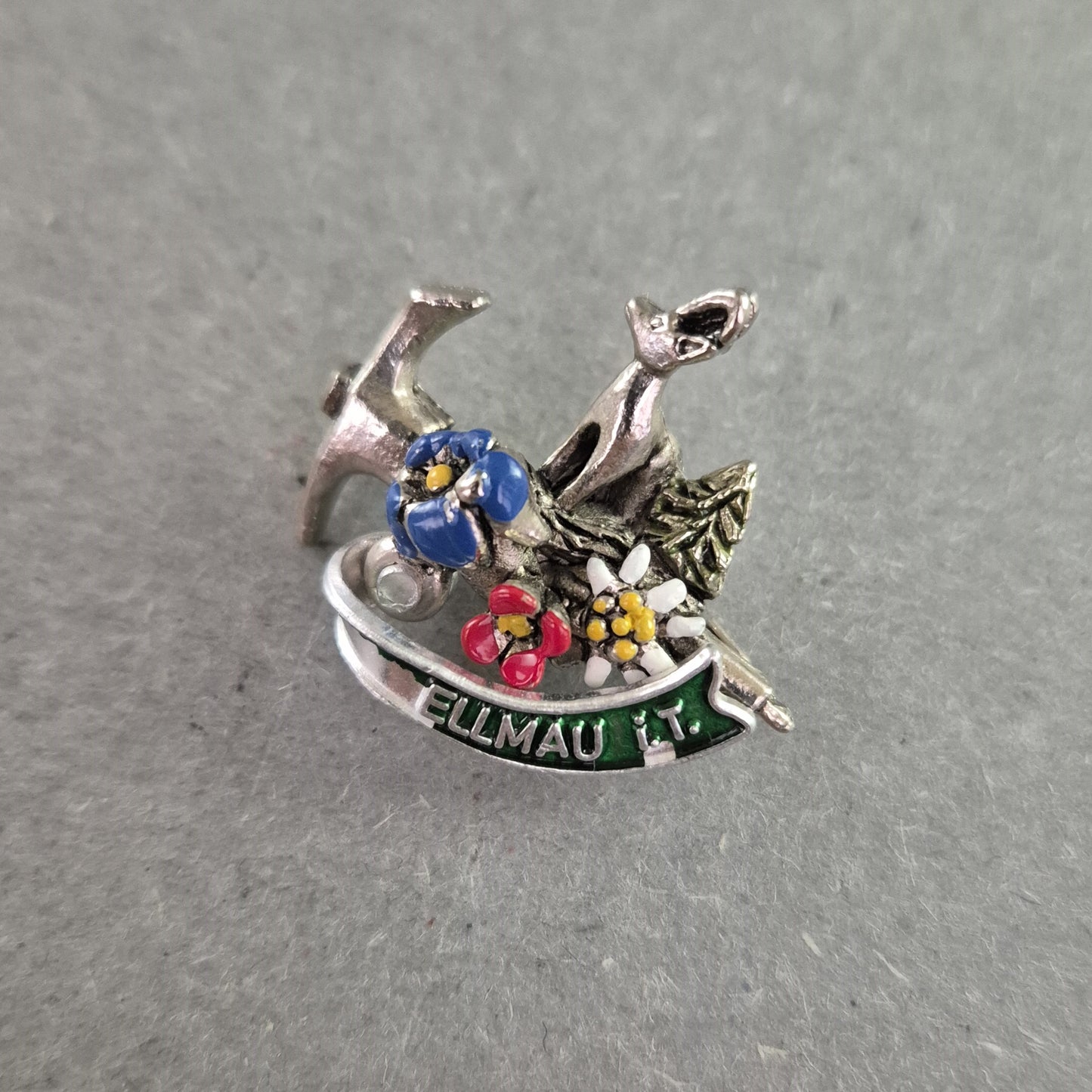 Vintage Anstecknadel Elmau – Alpenstil mit floralen Details