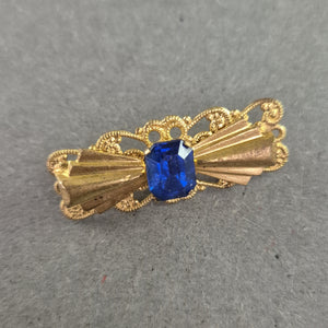 Goldfarbene Vintage-Brosche mit blauem Stein – Filigrane Eleganz