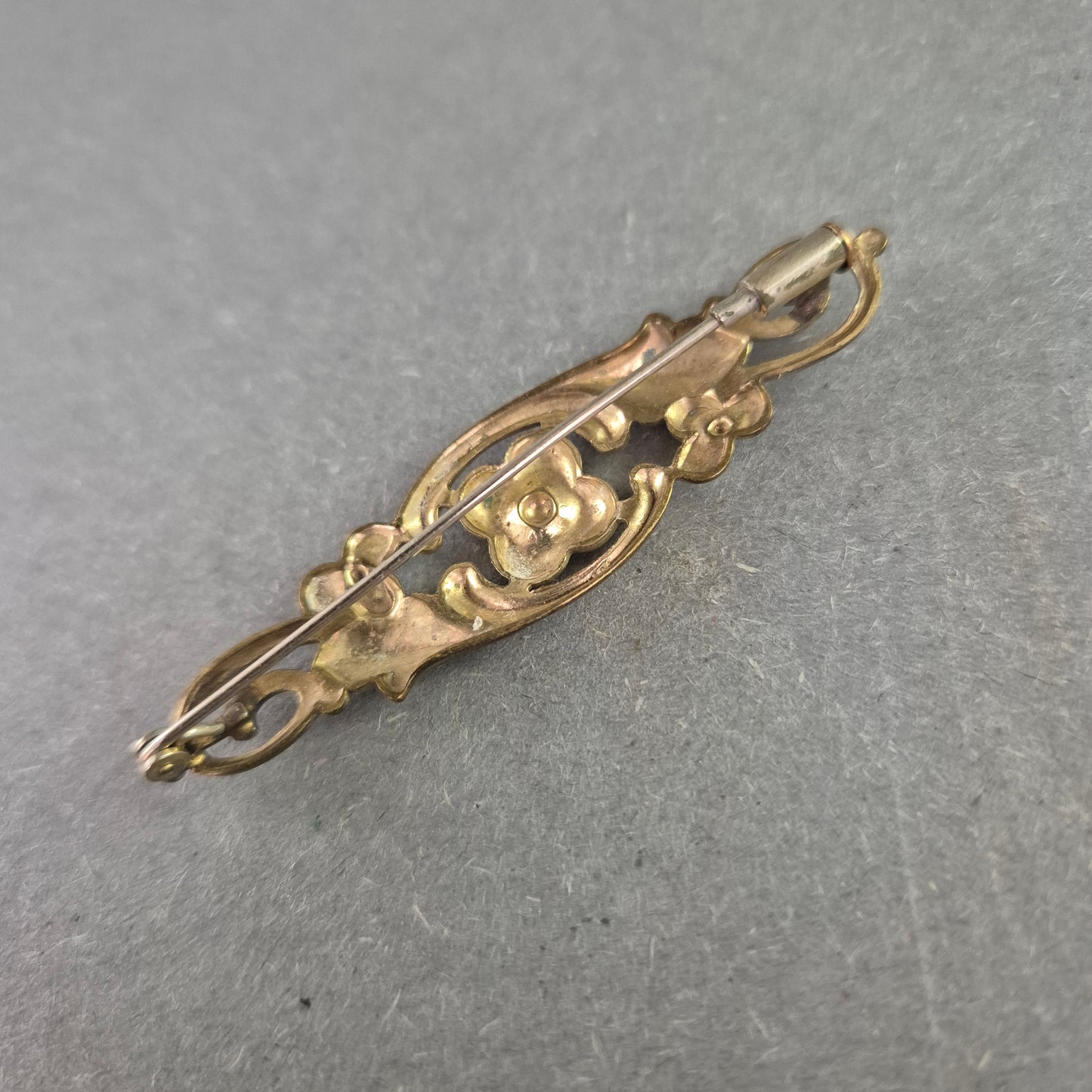 Antike Jugendstil-Brosche in Goldoptik – Florales Design mit Charme