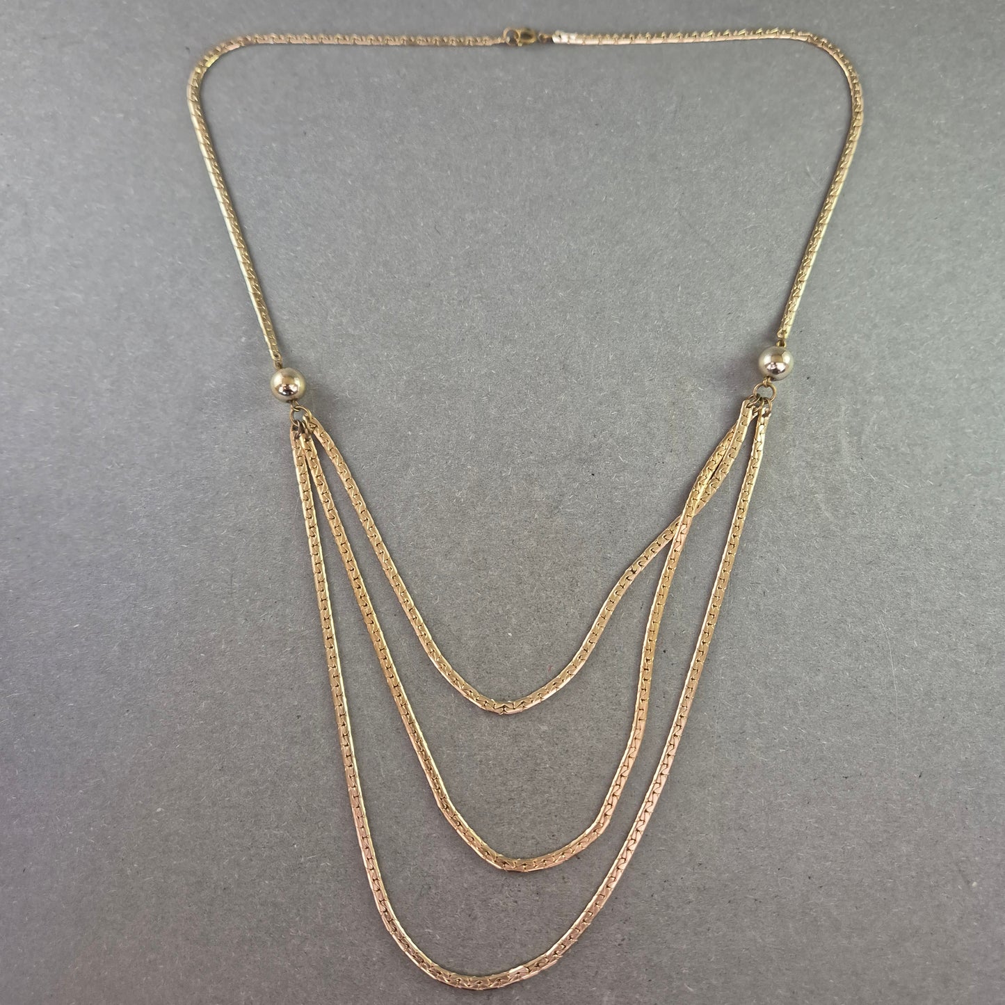 Damen Halskette im Layer-Look – Dreireihiges Design in Goldoptik