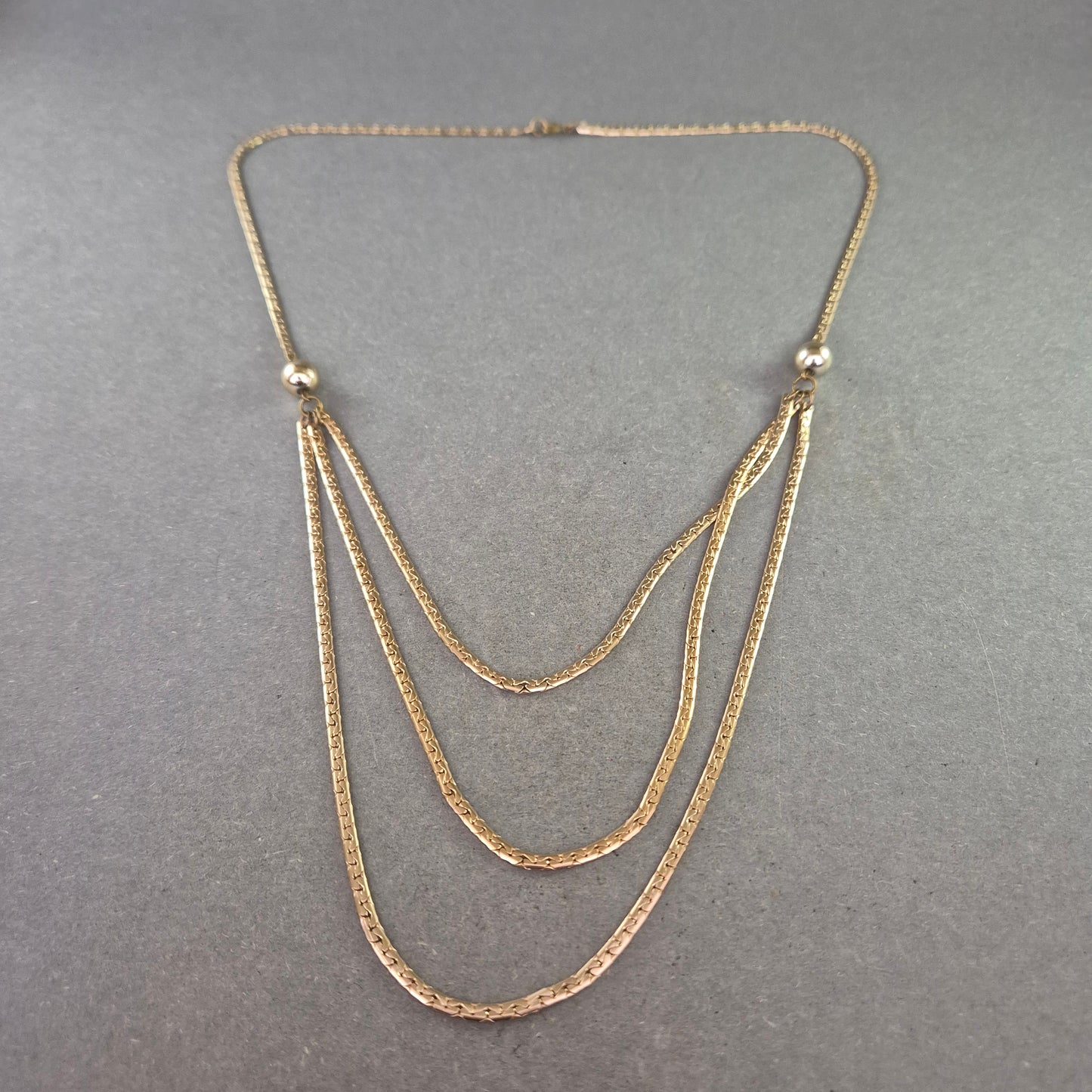 Damen Halskette im Layer-Look – Dreireihiges Design in Goldoptik