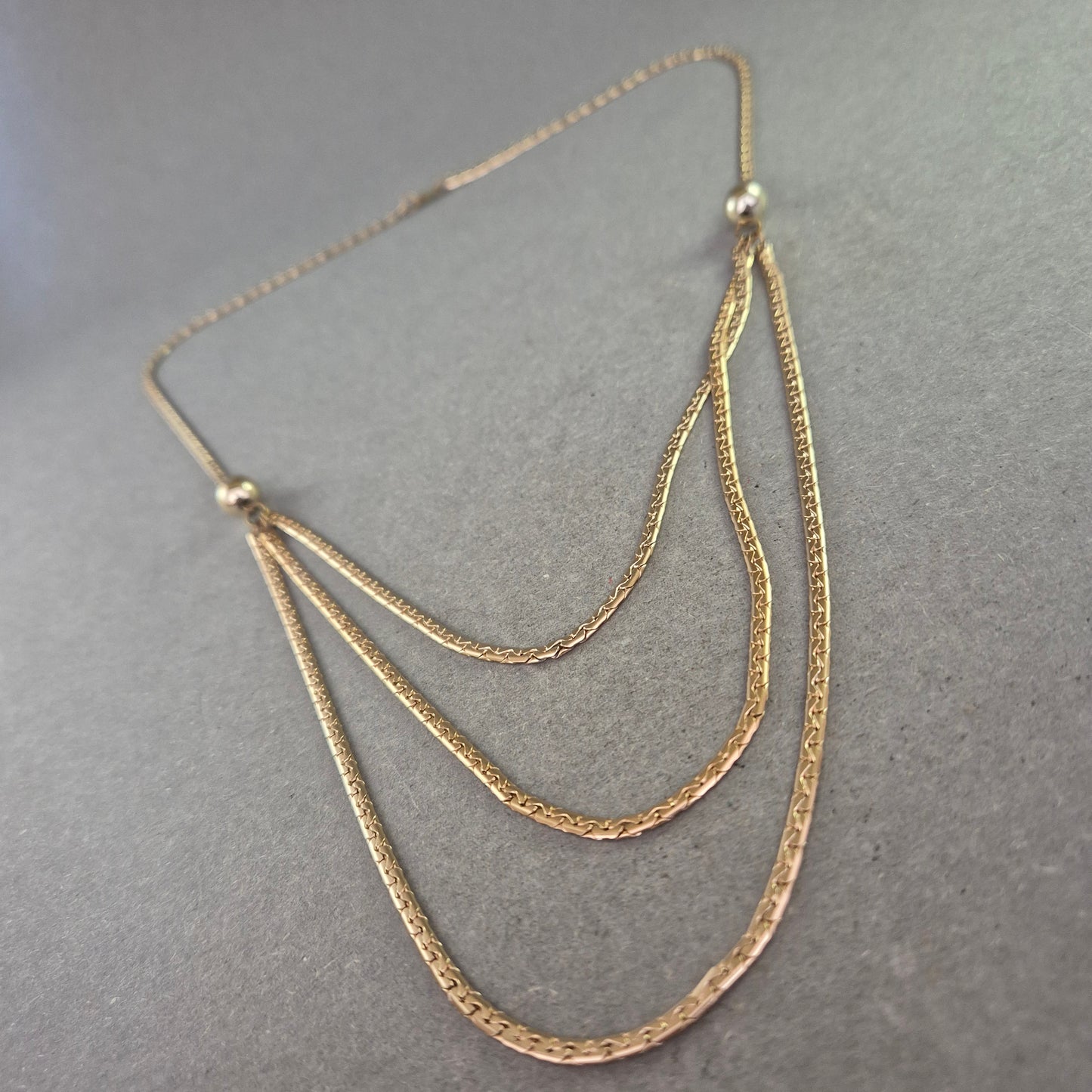 Damen Halskette im Layer-Look – Dreireihiges Design in Goldoptik