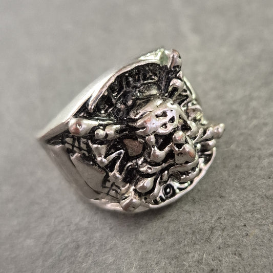 Silberfarbener Herrenring – Gothic-Stil mit Totenkopf-Motiv