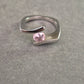 Moderner Damenring in Silberoptik – Offenes Design mit rosa Stein
