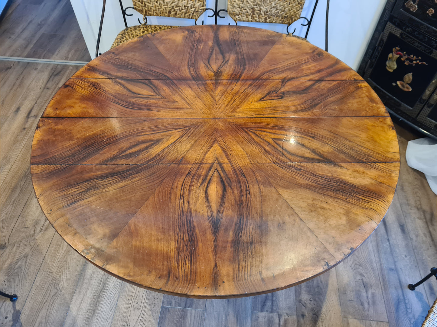 Biedermeier Esstisch Nussbaumholz 19 Jahrhundert Antik Mobiliar 111cm